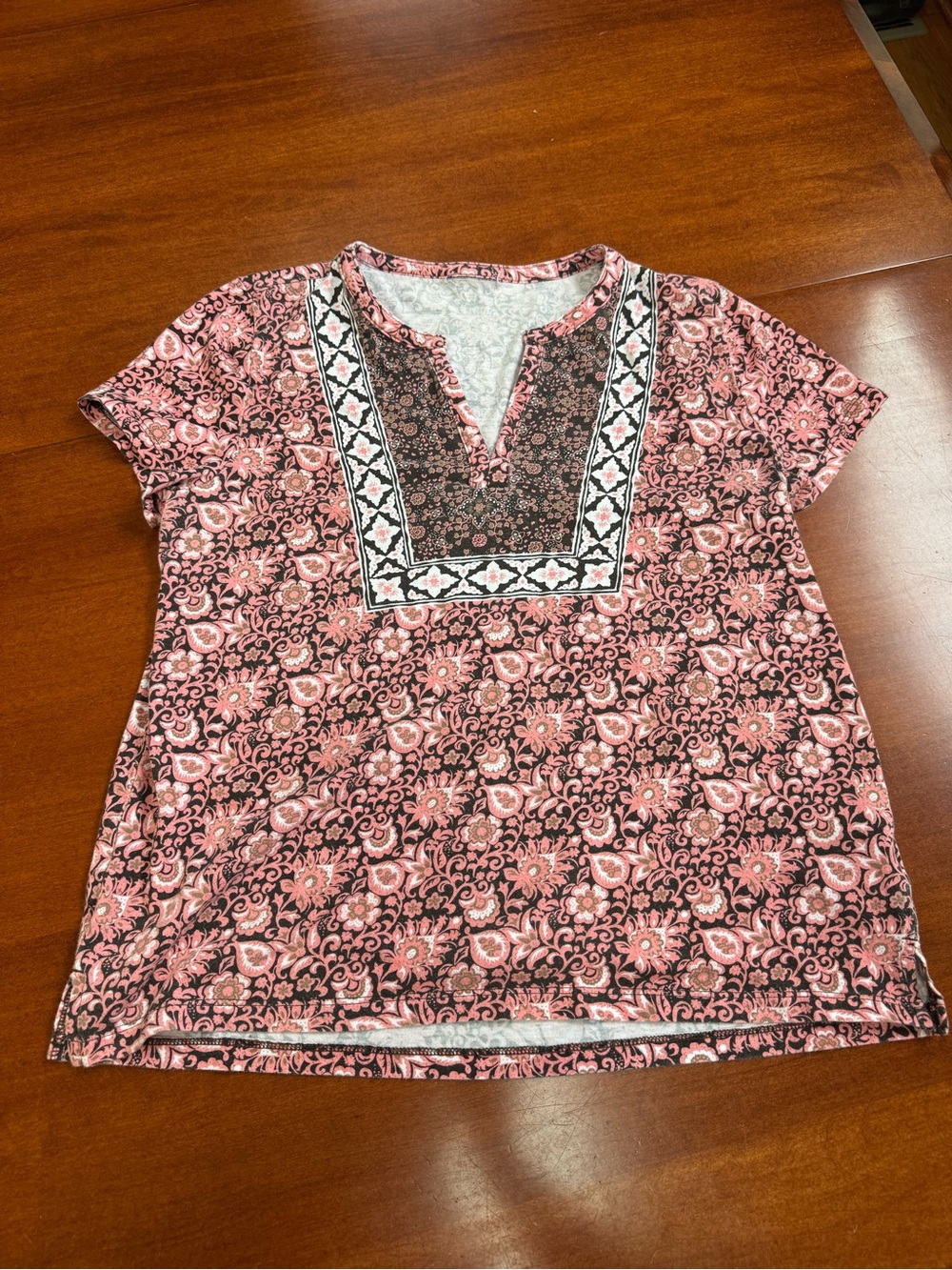 Women’s Large Pink Black Paisley Floral Split Neck Short Sleeve Top